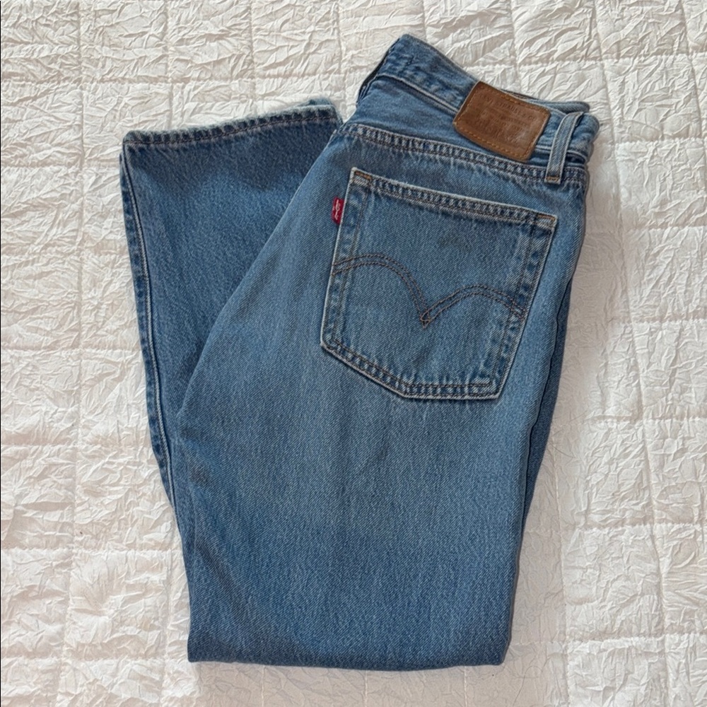 Levi’s 26 • Wedgie Straights